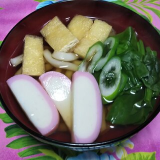 蒲鉾とほうれん草と油揚げと長ねぎとうどんのすまし汁